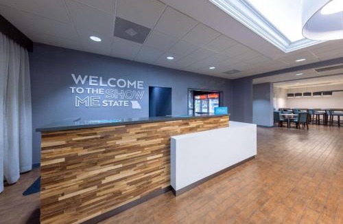 St. Robert Hotel | Hampton Inn Saint Robert