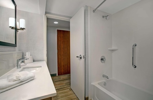South Salisbury Hotel | Hampton Inn Salisbury
