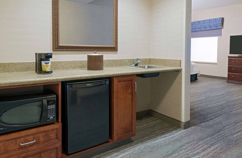 Enfield Hotel | Hampton Inn Springfield South Enfield