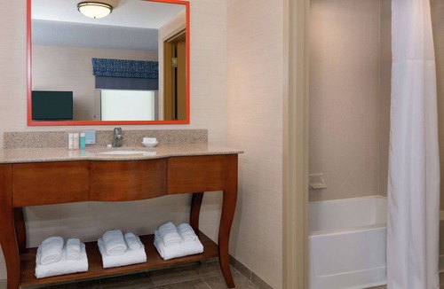 Enfield Hotel | Hampton Inn Springfield South Enfield