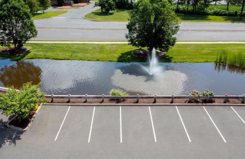 Enfield Hotel | Hampton Inn Springfield South Enfield