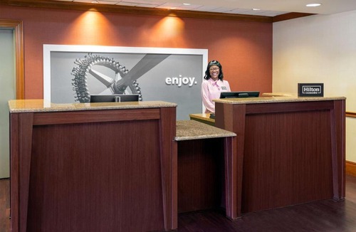 Enfield Hotel | Hampton Inn Springfield South Enfield