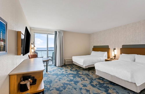 St Ignace Hotel | Hampton Inn St Ignace Lakefront Mackinac