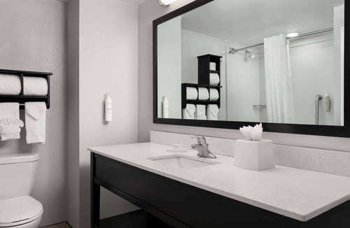 Stafford Hotel | Hampton Inn Stafford/Quantico & Conference Center