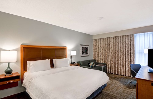 State College Hotel | Hampton Inn State College