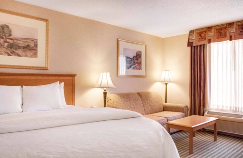 Addison Hotel | Hampton Inn & Suites Addison
