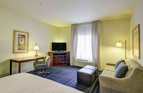 Alexandria Hotel | Hampton Inn & Suites Alexandria