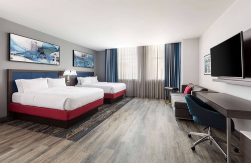 Downtown Baltimore Hotel | Hampton Inn & Suites Baltimore Inner Harbor