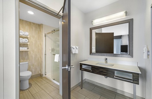 Southern Crossing Hotel | Hampton Inn & Suites Bend