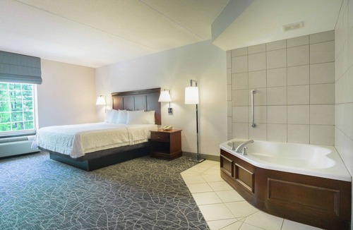 Lenox Hotel | Hampton Inn & Suites Berkshires-Lenox