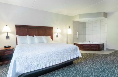 Lenox Hotel | Hampton Inn & Suites Berkshires-Lenox