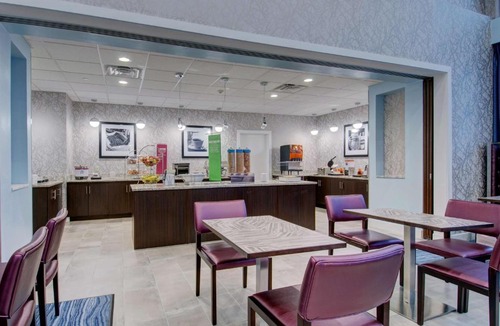 Stoughton Hotel | Hampton Inn & Suites Boston/Stoughton, Ma