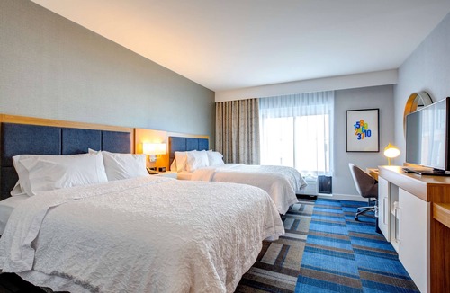 Waltham Hotel | Hampton Inn & Suites Boston/Waltham
