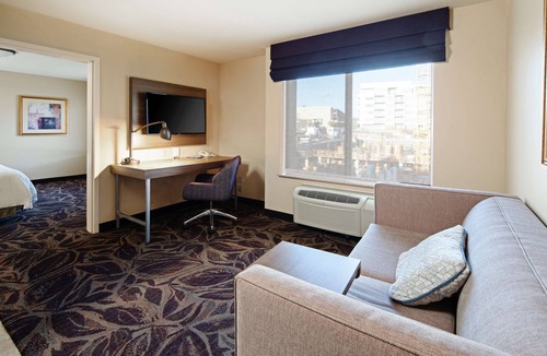 Bremerton Hotel | Hampton Inn & Suites Bremerton