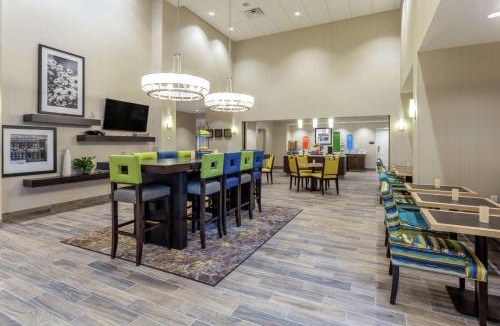 Burlington Hotel | Hampton Inn & Suites Burlington