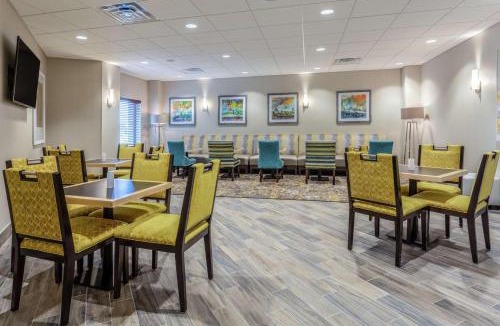 Burlington Hotel | Hampton Inn & Suites Burlington