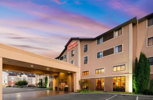 Burlington Hotel | Hampton Inn & Suites Burlington