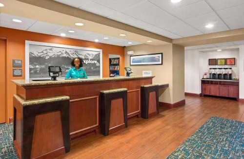 Burlington Hotel | Hampton Inn & Suites Burlington