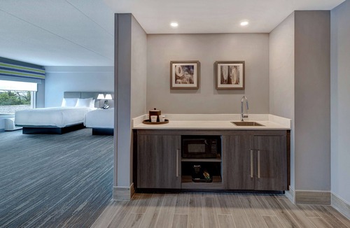 Burlington Hotel | Hampton Inn & Suites by Hilton Burlington Toronto