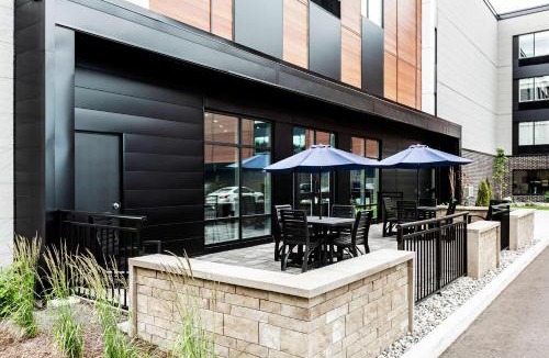 Quartier 5-2 Hotel | Hampton Inn & Suites by Hilton Québec - Beauport