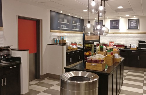 Northeast Mississauga Hotel | Hampton Inn & Suites by Hilton Toronto Airport