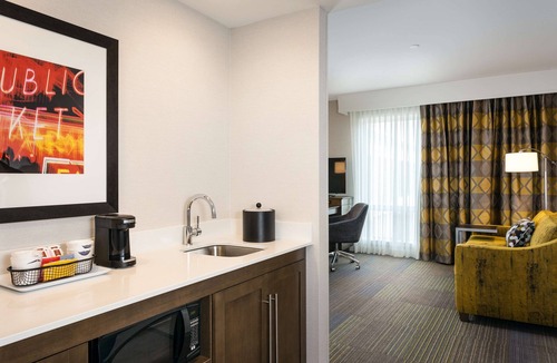Maple Leaf Hotel | Hampton Inn & Suites by Hilton Seattle/Northgate