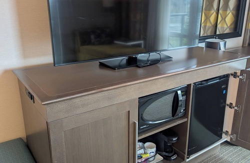 Maple Leaf Hotel | Hampton Inn & Suites by Hilton Seattle/Northgate