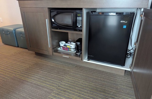 Maple Leaf Hotel | Hampton Inn & Suites by Hilton Seattle/Northgate