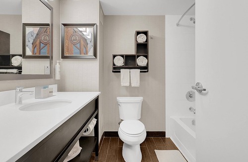 Unionville Hotel | Hampton Inn & Suites by Hilton Toronto Markham