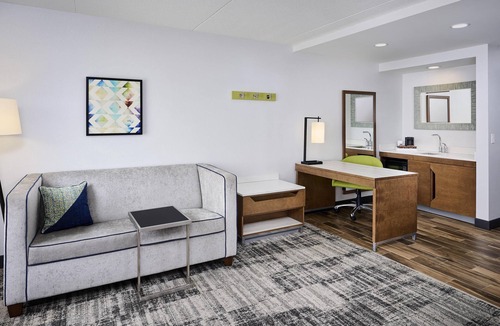 Windsor Hotel | Hampton Inn & Suites by Hilton Windsor