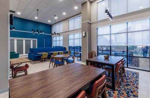Tomball Hotel | Hampton Inn & Suites by Hilton Tomball Houston NW