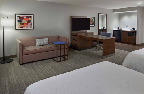 Dorval Hotel | Hampton Inn & Suites by Hilton Montreal-Dorval