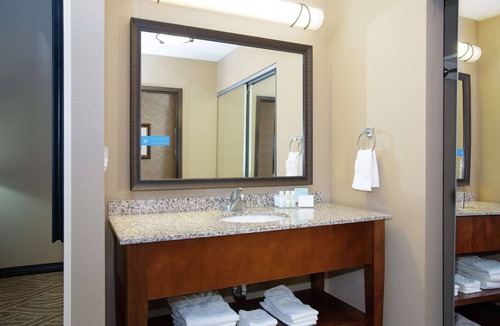 Peck Hotel | Hampton Inn & Suites by Hilton I-35/Mulvane