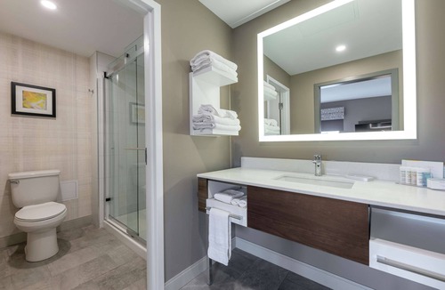 Charlottetown Hotel | Hampton Inn & Suites Charlottetown