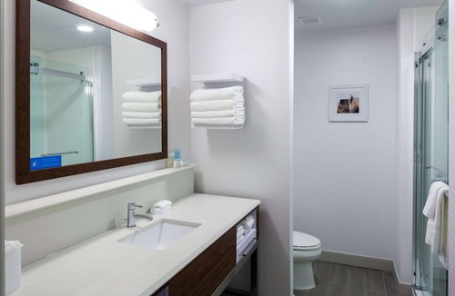 Burr Ridge Hotel | Hampton Inn & Suites Chicago-Burr Ridge