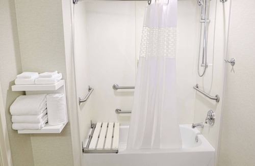 Chincoteague Hotel | Hampton Inn & Suites Chincoteague Waterfront