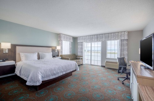 Chincoteague Hotel | Hampton Inn & Suites Chincoteague Waterfront