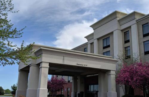 West Chester Hotel | Hampton Inn & Suites Cincinnati-Union Centre