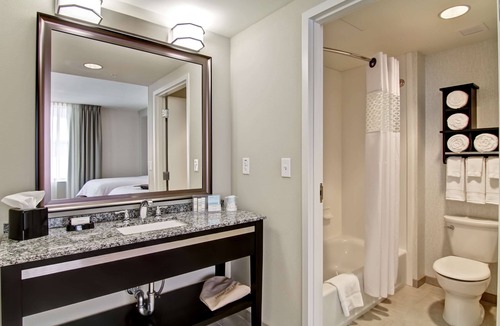 Central Business District Hotel | Hampton Inn & Suites Cincinnati-Downtown