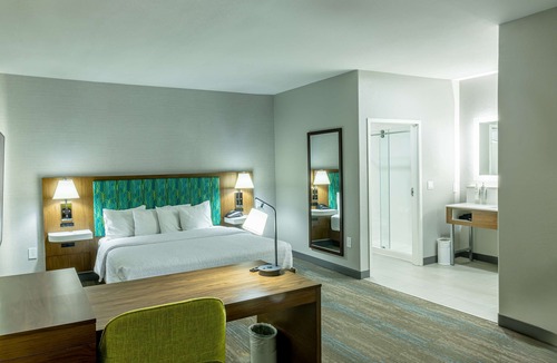 Cleburne Hotel | Hampton Inn & Suites Cleburne