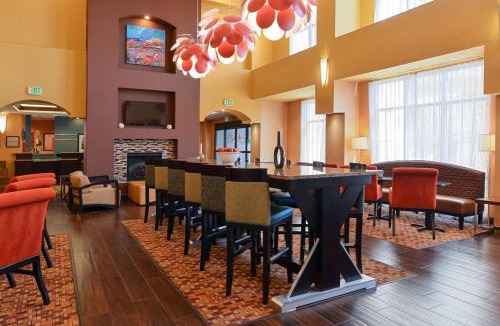 Westside Hotel | Hampton Inn & Suites - Coors Road