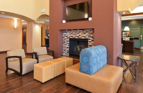 Westside Hotel | Hampton Inn & Suites - Coors Road