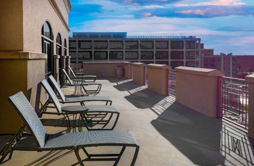 Country Club Plaza Area Hotel | Hampton Inn & Suites Country Club Plaza