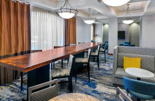 Country Club Plaza Area Hotel | Hampton Inn & Suites Country Club Plaza