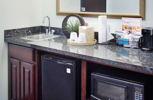 Lewisville Hotel | Hampton Inn & Suites Dallas/Lewisville-Vista Ridge Mall, TX