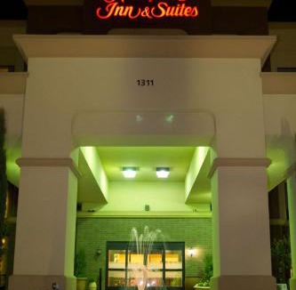 DeSoto Hotel | Hampton Inn & Suites Dallas-DeSoto