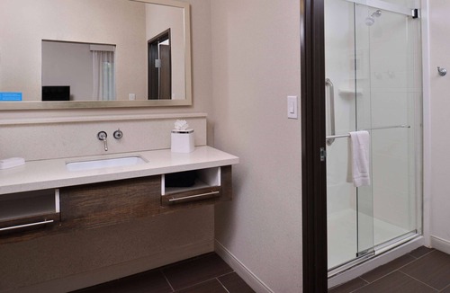 Dallas Hotel | Hampton Inn & Suites Dallas Market Center