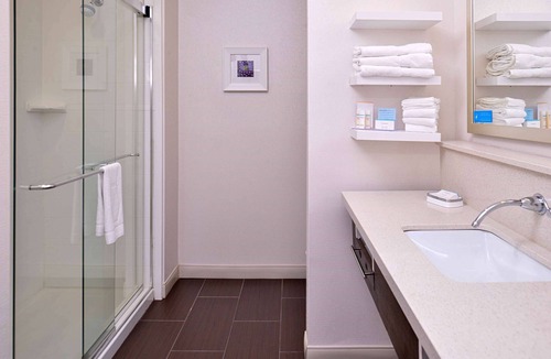 Dallas Hotel | Hampton Inn & Suites Dallas Market Center
