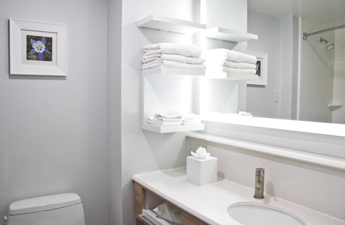 Highland Hotel | Hampton Inn & Suites Denver-Speer Boulevard