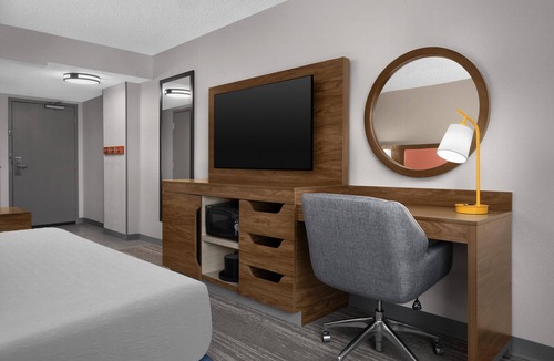 Glendale Hotel | Hampton Inn & Suites Denver - Cherry Creek
